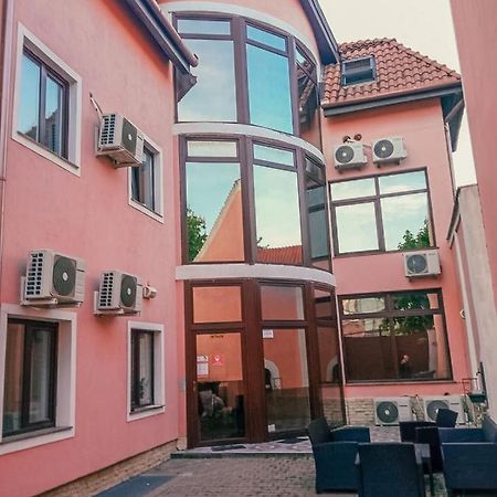 Central Hostel Partener Орадя Экстерьер фото