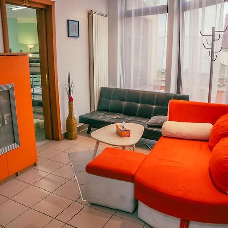 Central Hostel Partener Орадя Экстерьер фото
