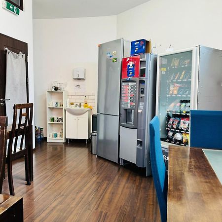 Central Hostel Partener Орадя Экстерьер фото