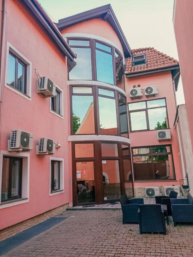 Central Hostel Partener Орадя Экстерьер фото