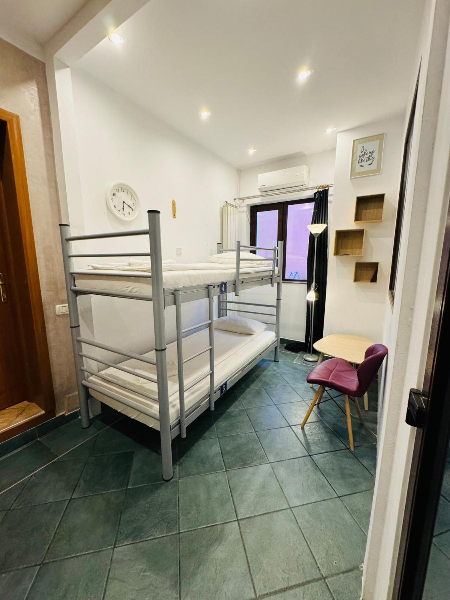 Central Hostel Partener Орадя Экстерьер фото